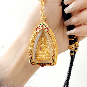 泰國佛牌入門 解讀阿贊蘇斌、龍婆蓋紐扣與掩面佛